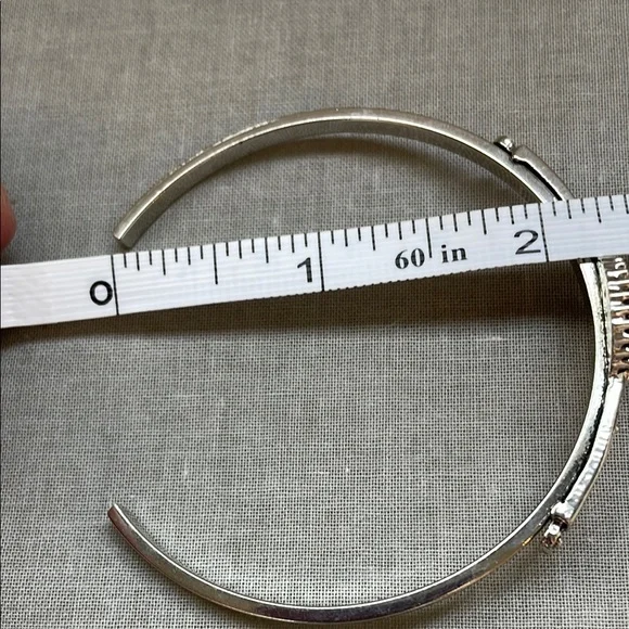 NWOT Silvertone Green Bracelet - Picture 7 of 8